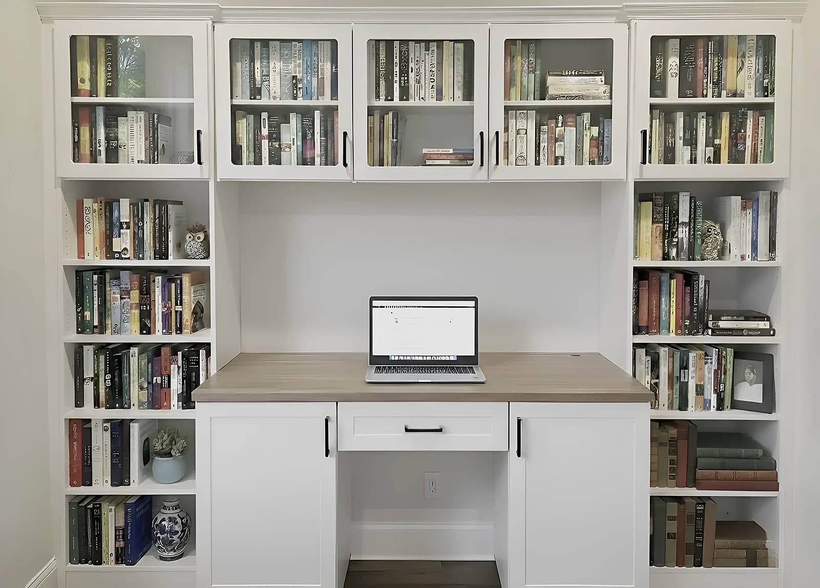 Home office built and installed by Closet Form, Toronto